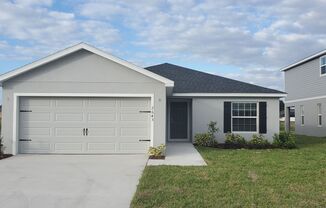 Like NEW!!! 4-Bedroom, 2-Bathroom in Villamar Winter Haven