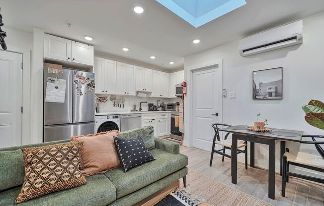 Beautiful 2BR 1BA Condo - Looking for You!