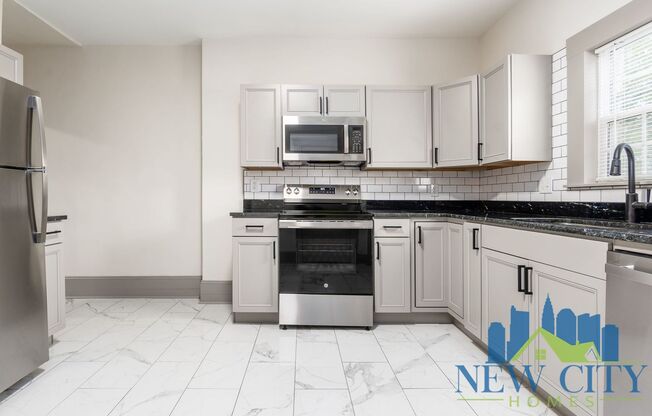 2 beds, 1 bath, 1,193 sqft, $1,324, Unit 1303 W. Broad St. (Rear)