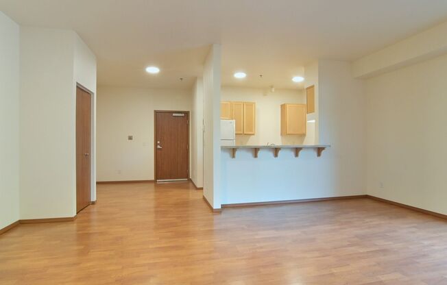 2 beds, 1 bath, $1,700, Unit 303