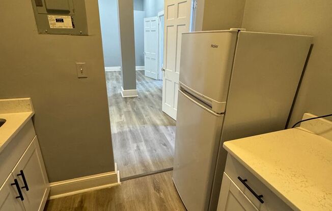 2 beds, 1 bath, $1,295, Unit 105