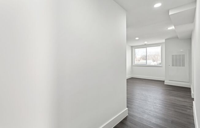3 beds, 2 baths, 788 sqft, $3,580, Unit 6701-207