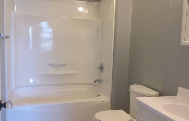 2 beds, 1 bath, $945