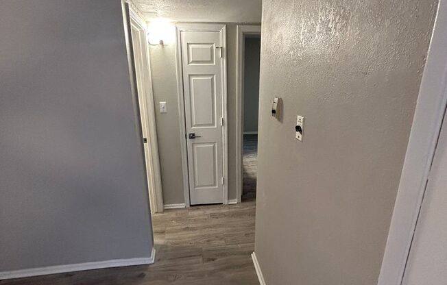 2 beds, 1 bath, 1,000 sqft, $1,195, Unit 301