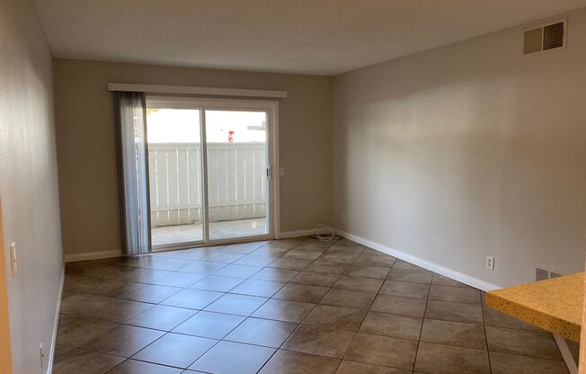 2 beds, 1 bath, $2,495, Unit Unit 810