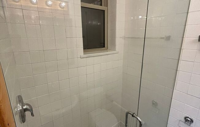 1 bed, 1 bath, 425 sqft, $1,655, Unit 233-G3