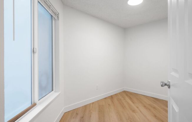 2 beds, 1 bath, 815 sqft, $2,220, Unit 105