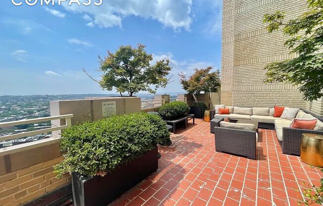 1 HANSON PL