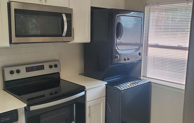 2 beds, 1 bath, 908 sqft, $2,410, Unit 118