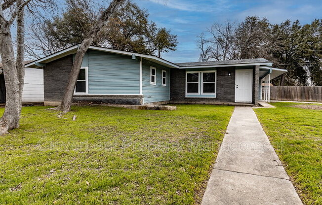 1002 SUMNER DR