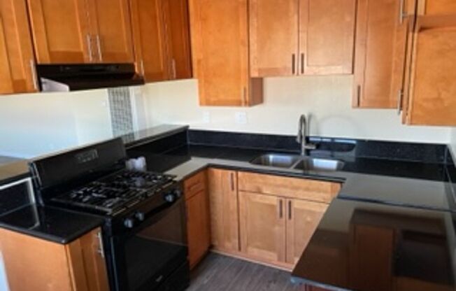 2 beds, 1 bath, 650 sqft, $1,995, Unit M