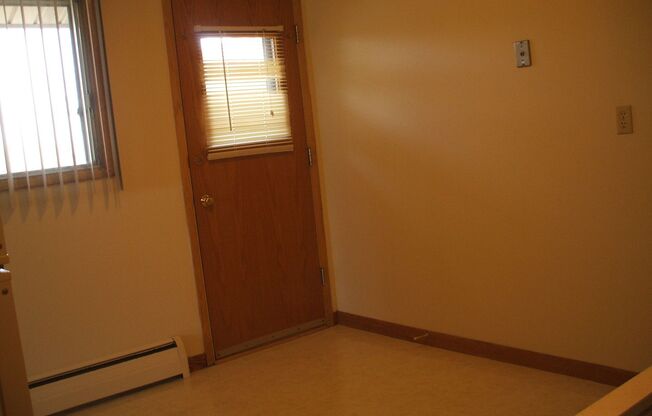 2 beds, 1 bath, 800 sqft, $1,159, Unit 799 - 4