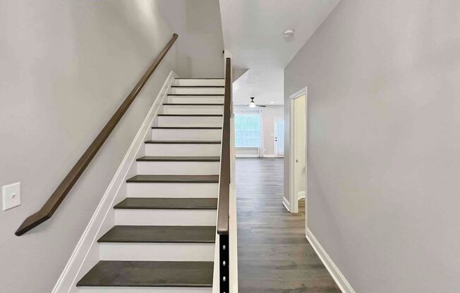 Gorgeous 3 BR/2.5 BA Townhome on Full Unfinished Basement in Woodstock!