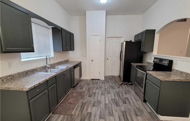 3 beds, 2 baths, $1,650