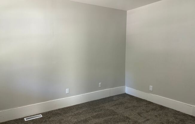 2 beds, 1 bath, $870