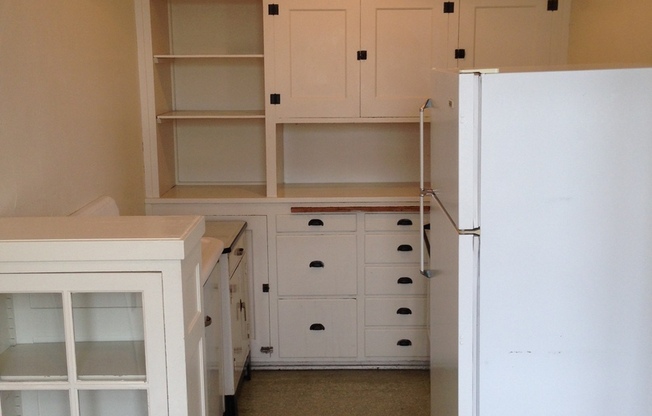 Studio, 1 bath, 465 sqft, $950, Unit 305