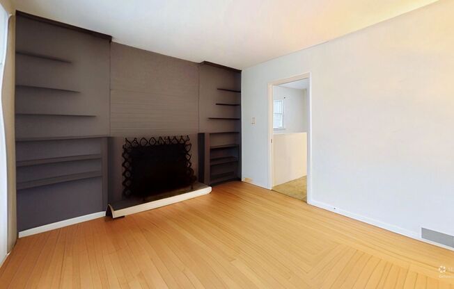 5 bedroom, 1.75 bathroom house (29 East Terrace)