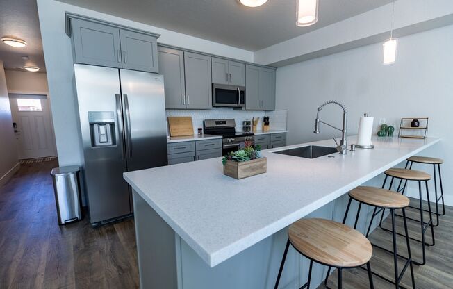 4 beds, 3 baths, $3,500, Unit 206