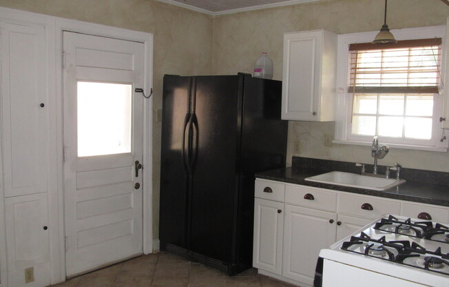 2 beds, 1 bath, $1,000