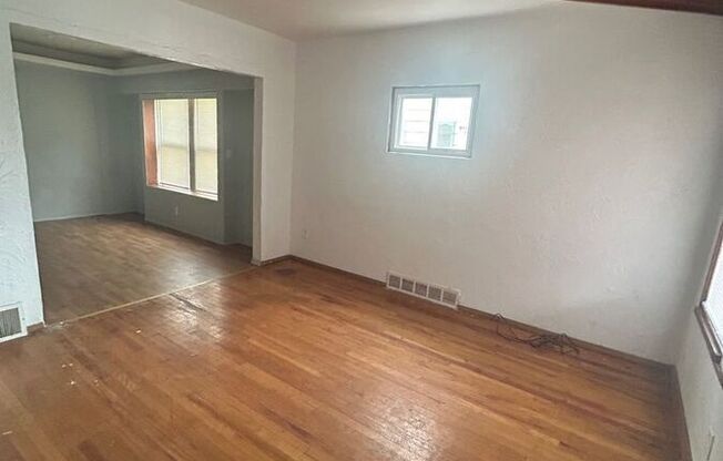 11903 AVON AVE