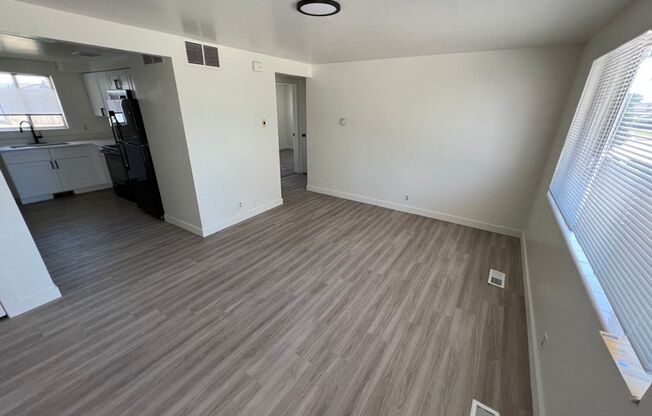 2 beds, 1 bath, 900 sqft, $1,250, Unit 13