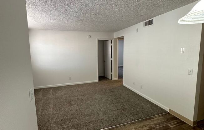 2 beds, 1 bath, 697 sqft, $1,099, Unit 103