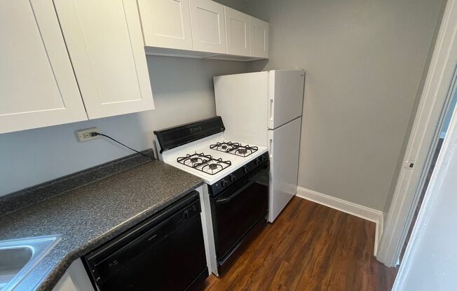 2 beds, 1 bath, 800 sqft, $1,720, Unit 6236 Fifth Ave. #102A