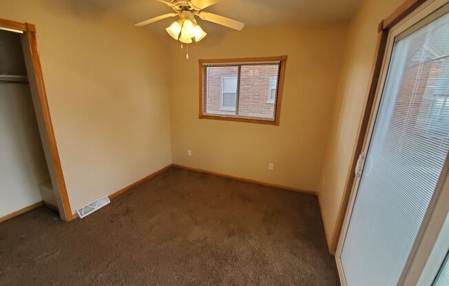 2 beds, 1 bath, $1,095