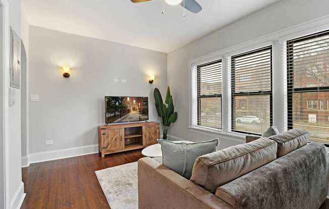 Welcome to 4615-27 N. Ashland Ave.