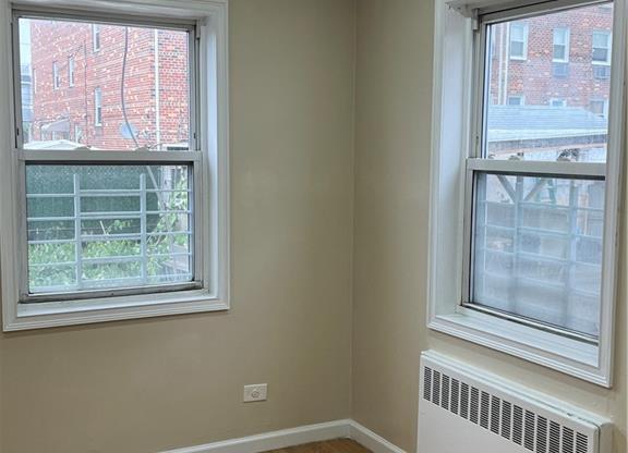 1291 E 92 ST