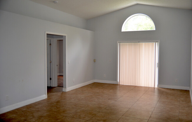 Spacious 3/2 House w/ 2-Car Garage in Willowbrook of SE Orlando