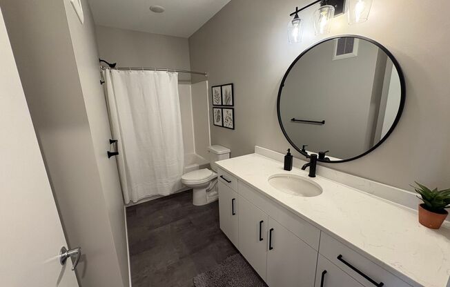 1 bed, 1 bath, 705 sqft, $1,600, Unit 512