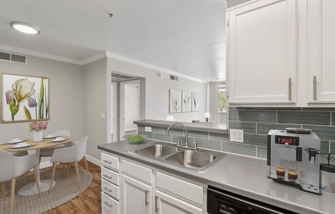 1 bed, 1 bath, 738 sqft, $1,175, Unit 319