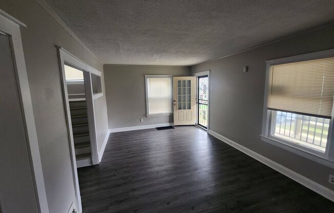 3 beds, 1 bath, $1,550