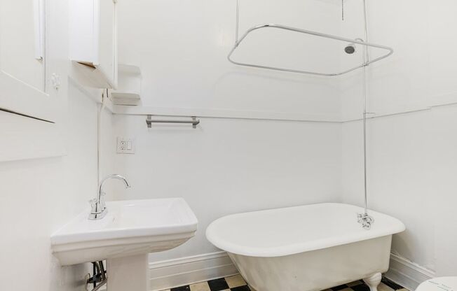 Studio, 1 bath, 440 sqft, $1,000, Unit 7