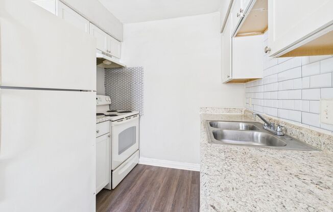 2 beds, 1 bath, $1,250, Unit 4