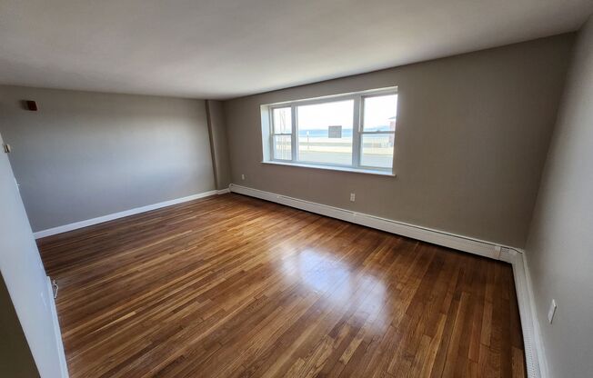 Renovated First Floor 1 Bd 1 Bath with OceanViews on Revere Beach Heat/Hot Water Included