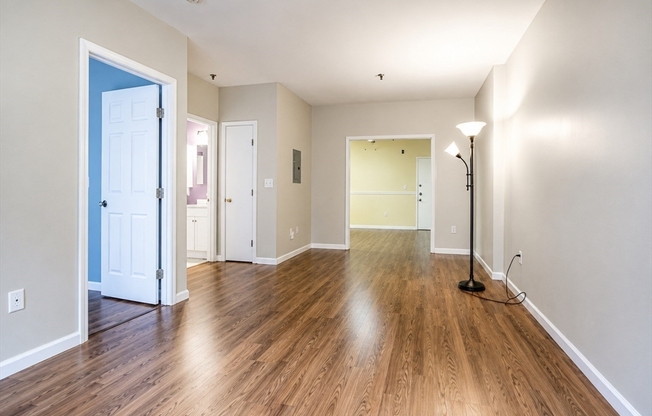 1 bed, 1 bath, 774 sqft, $1,900, Unit B37