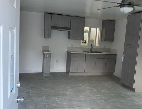 2 beds, 1 bath, 600 sqft, $2,200, Unit 1/2