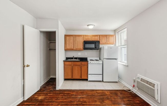 Studio, 1 bath, 400 sqft, $890, Unit B34