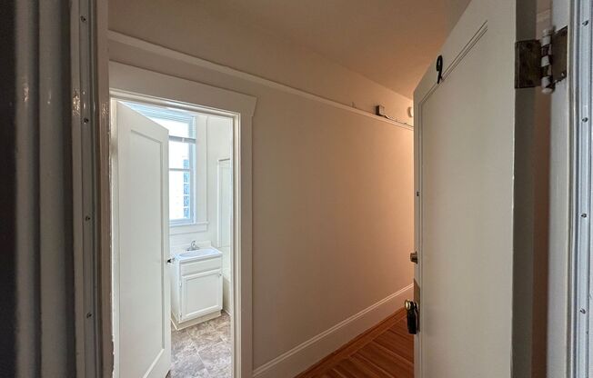 935 Pine Street (1372r)