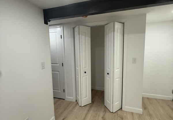 1212 18 ST NE