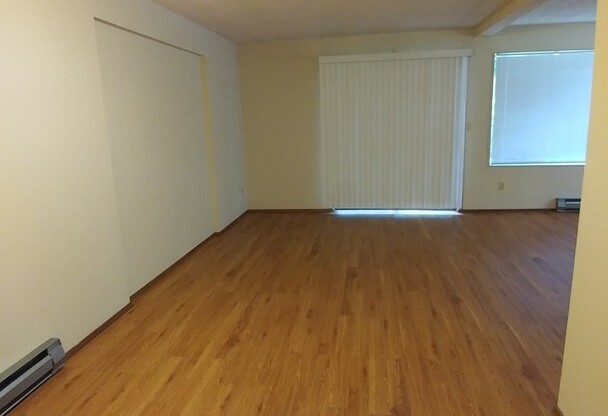 1 bed, 1.5 baths, 800 sqft, $1,345, Unit B6