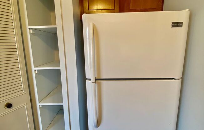 2 beds, 1 bath, 1,000 sqft, $1,295, Unit 619 Flint Rd. #5