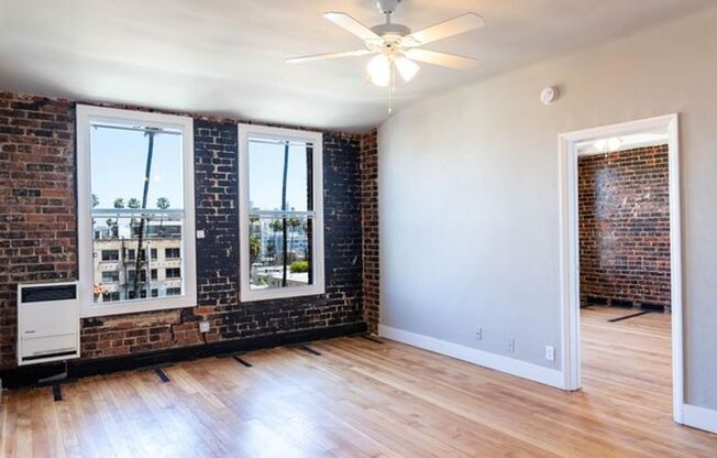 Studio, 1 bath, 525 sqft, $1,425, Unit 402