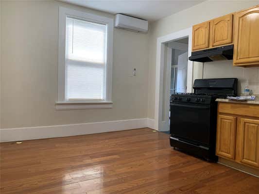180 17 JAMAICA AVE