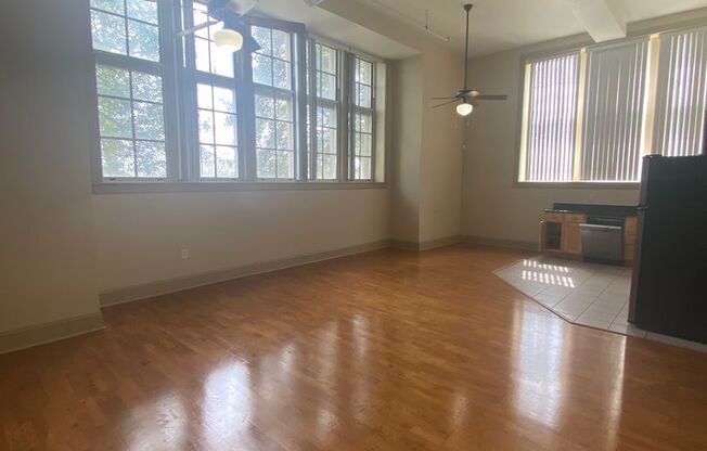 3 beds, 2 baths, 1,402 sqft, $2,100, Unit 1517 S. Theresa Ave. #103