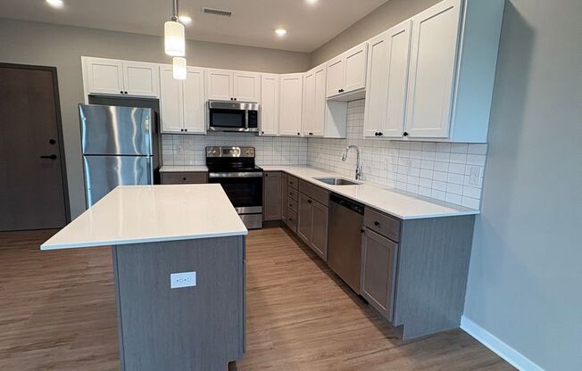 1 bed, 1 bath, 730 sqft, $1,379, Unit 436