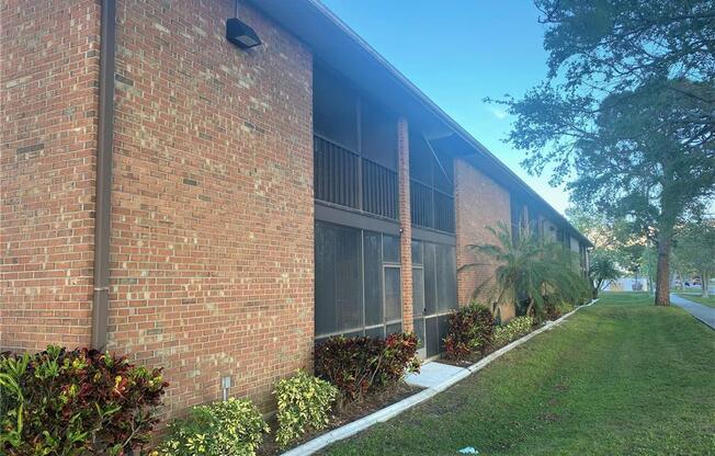 111 AIRPORT AVE W