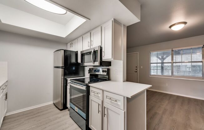 1 bed, 1 bath, 684 sqft, $805, Unit 295